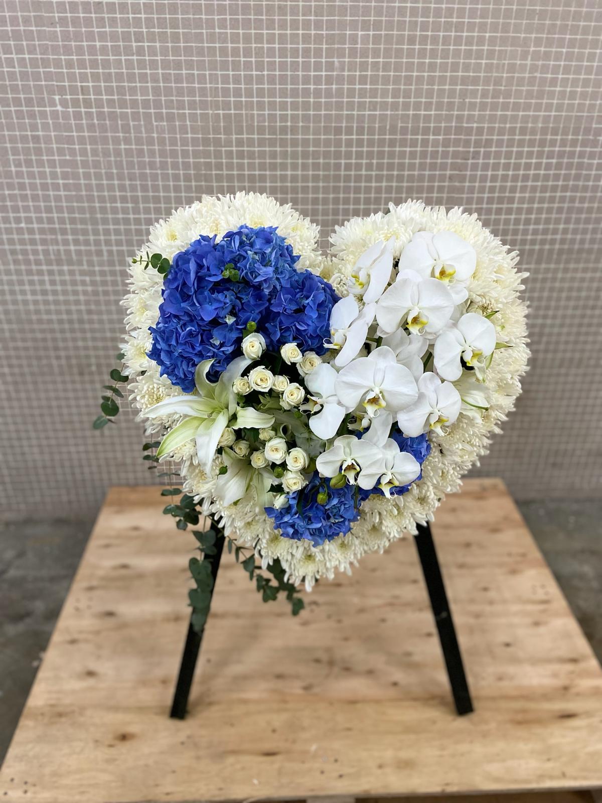 DMDD 心形白蘭花藍繡球花牌