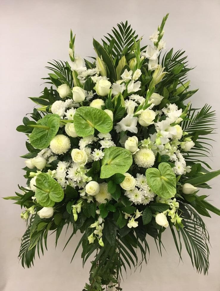 DMDD 白玫瑰百合桔梗綠掌花籃