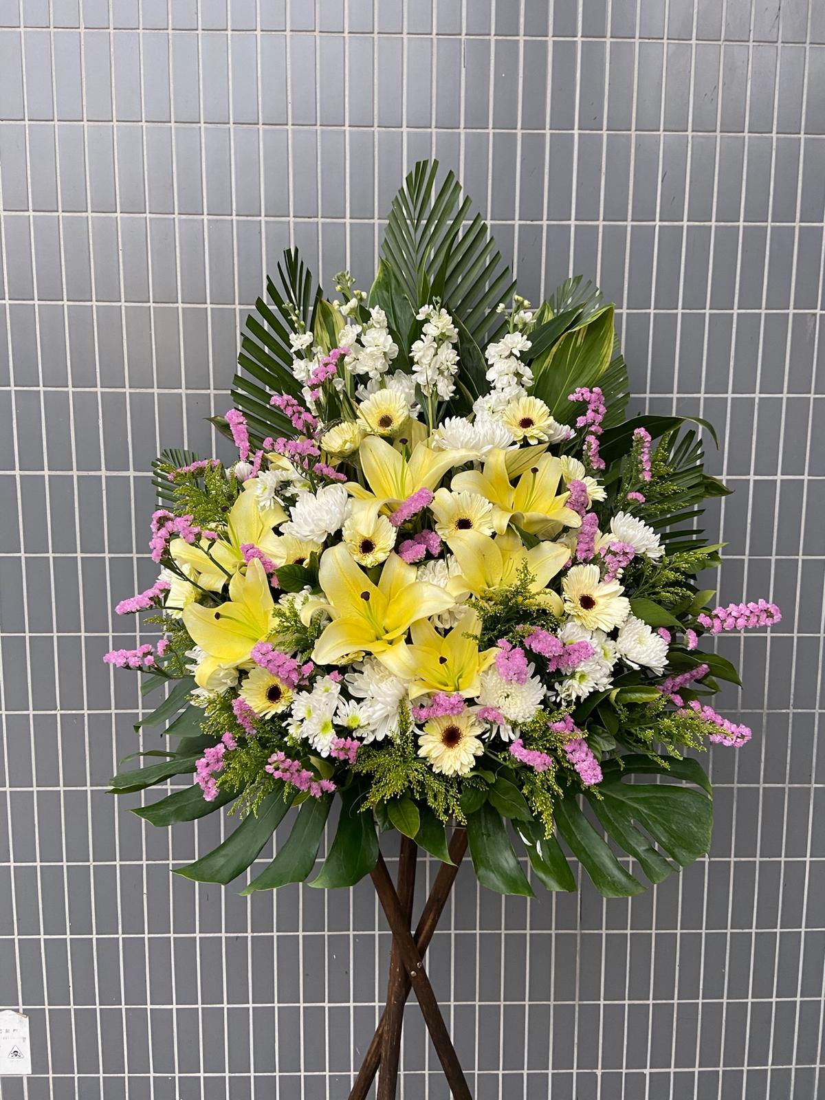 DMDD 麝香黃百合小菊勿忘我花籃